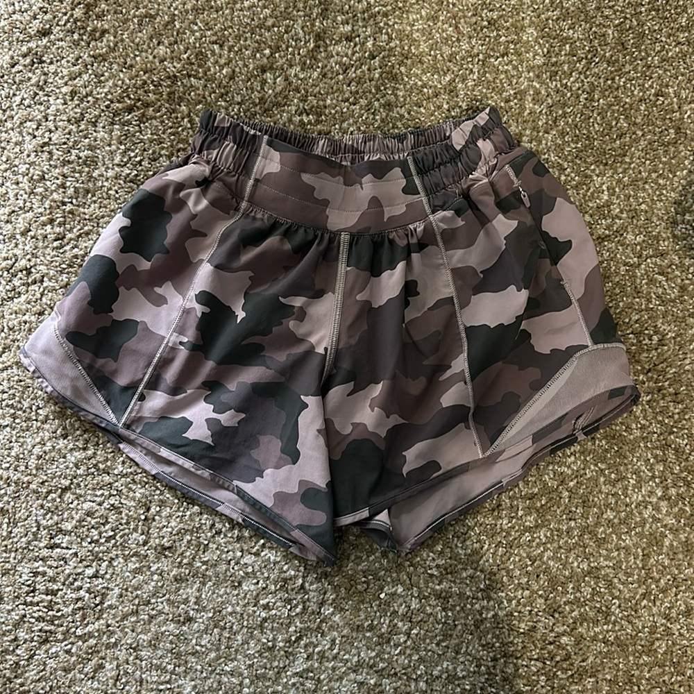 Lululemon Shorts low rise 4”